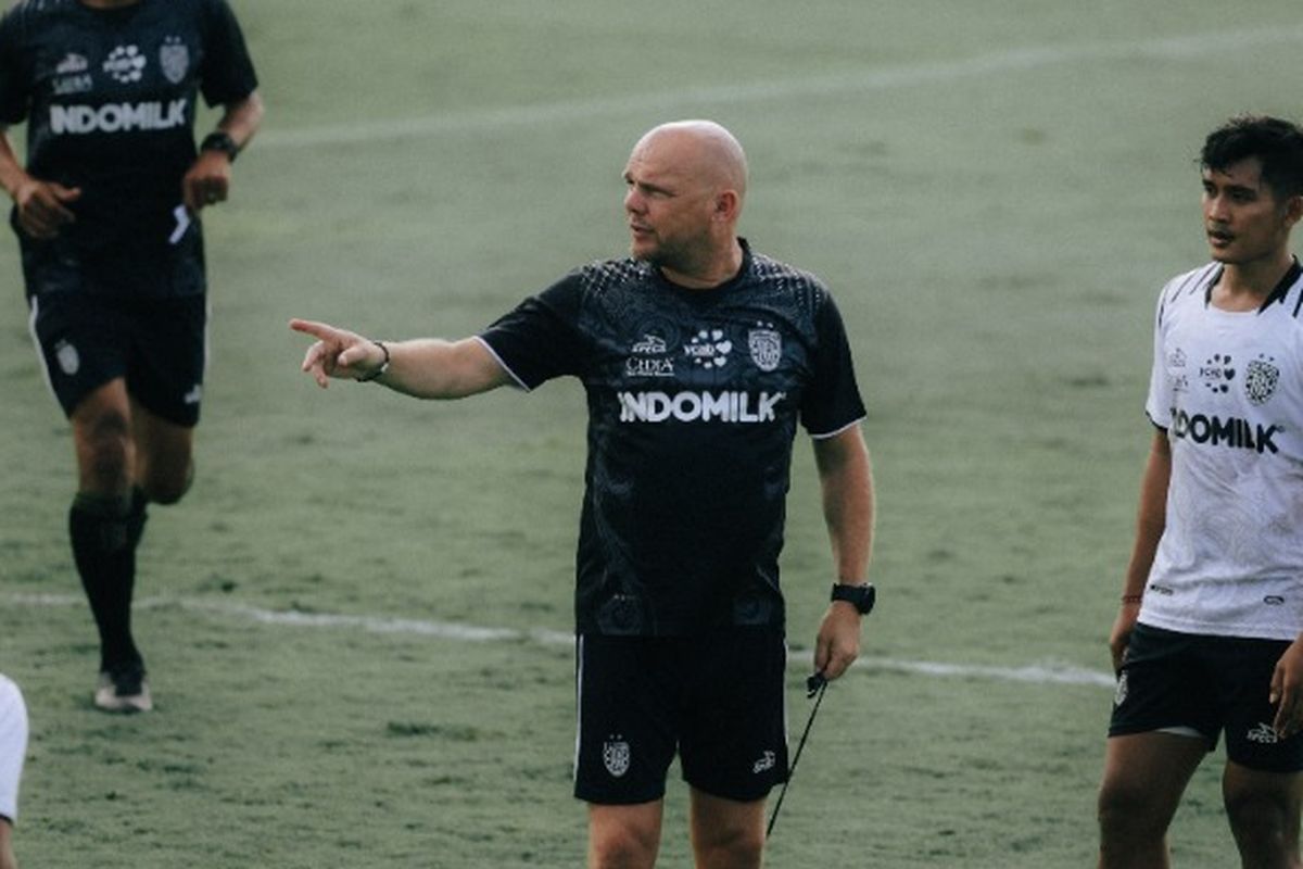 Madura United, Bali United, Bali United vs Madura United, Super League, pelatih bali united, tim dengan jumlah kebobolan, Jelang Hadapi Madura United, Johnny Jansen Ungkap Alasan Bali United Banyak Kebobolan