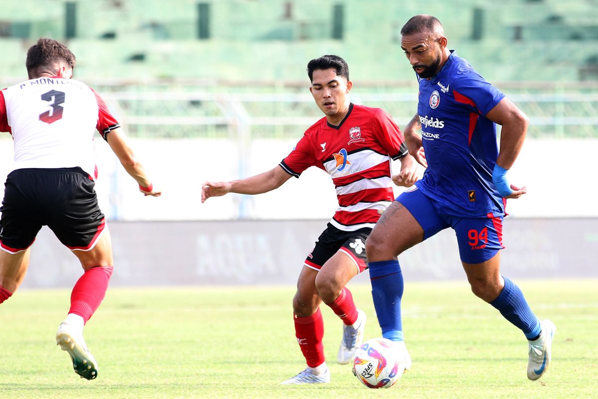 Liga 1 2024-2025, Arema FC, Madura United, Charles Lokolingoy, Jadwal Liga 1, Arema FC Vs Madura United, Arema FC Vs Madura United, 2 Penyerang Singo Edan Ancaman Sape Kerrab