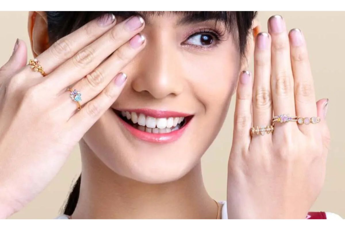 berlian, perhiasan, The Palace Jeweler, cincin, aksesori, Agar Tidak Salah Beli, Begini Tip Mengukur Jari untuk Cincin, 1. Tentukan jari yang akan dipakaikan cincin, 2. Pilih waktu yang tepat untuk mengukur, 3. Gunakan benang atau kertas sebagai alat bantu, 4. Lakukan pengukuran beberapa kali, 5. Sesuaikan hasil dengan tabel ukuran cincin