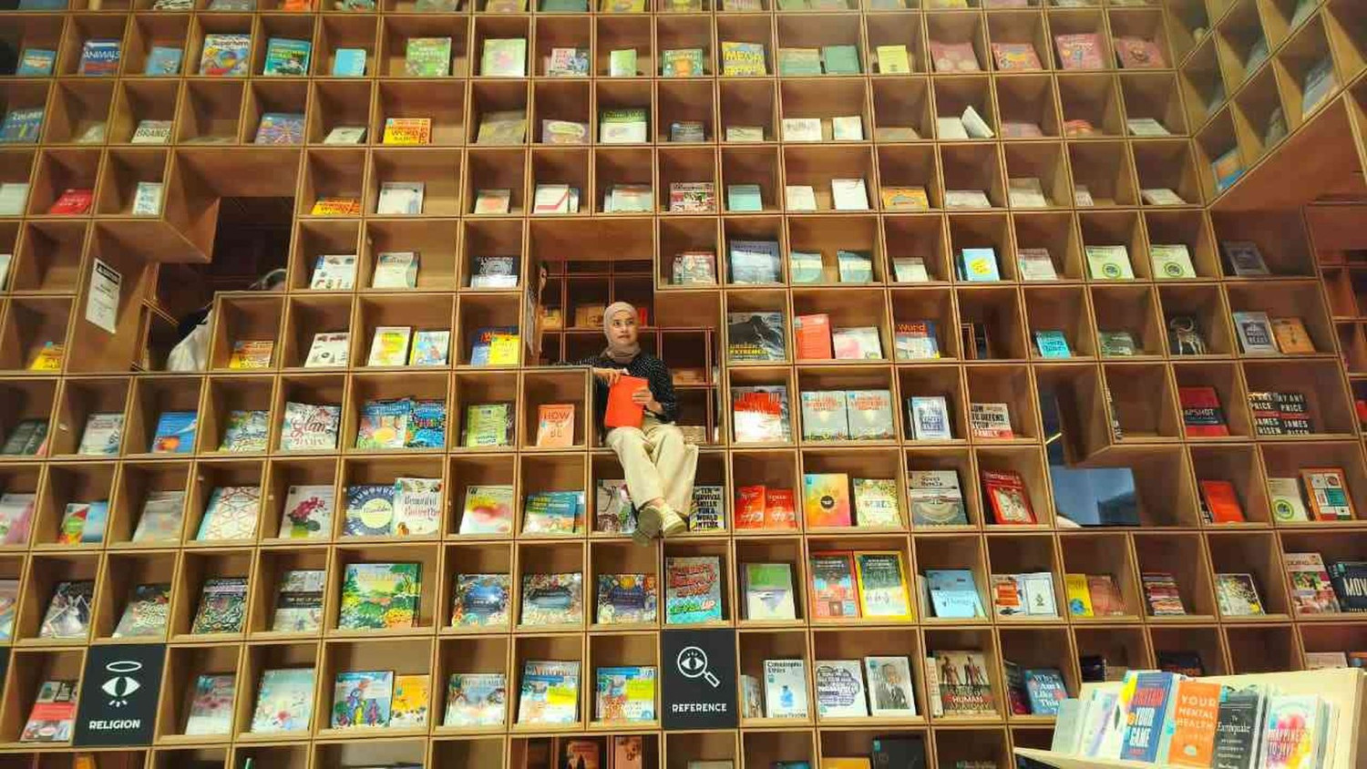 Malaysia, toko buku, Jelajah Toko Buku Paling Estetik di Malaysia, dari Sudut Lawas hingga Spot Instagramable