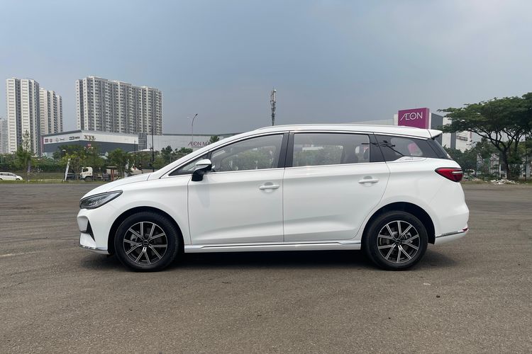 MPV listrik, BYD M6, Update Harga BYD M6 dan Spesifikasi Lengkapnya,  Test drive BYD M6, Pilihan Konfigurasi yang Fleksibel, Tenaga Halus, Torsi Instan, Fitur Keselamatan Lengkap, Harga BYD M6