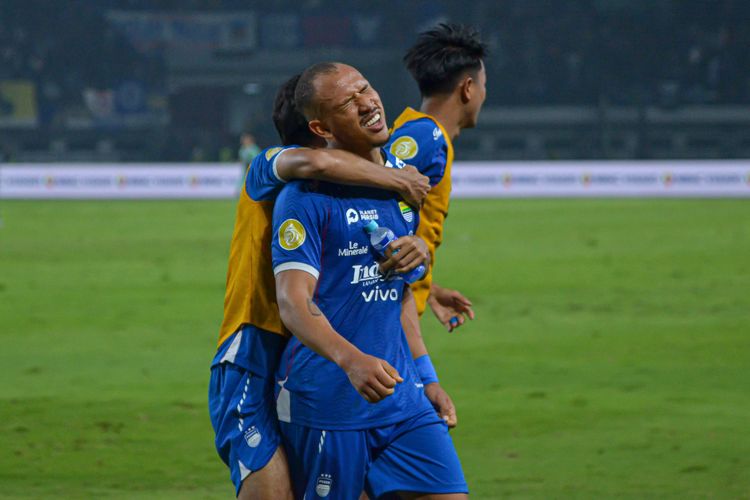 Persib, Liga 1 2024-2025, Persib Bandung, Barito Putera, Bojan Hodak, Hasil Liga 1, berita foto, Persib Bandung Vs Barito Putera, persib juara liga 1, hasil persib bandung vs barito putera, BERITA FOTO: Persib Tertahan di Pesta Juara, Ada Kontroversi dan Gol Bunuh Diri