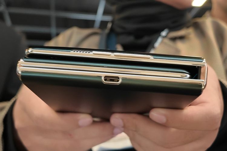 Samsung, Flex G, Computex 2025, Samsung Flex G, Samsung Display, samsung display, hp lipat tiga, computex 2025, Hands-on Eksklusif HP Layar Lipat Tiga Samsung Flex G di Computex 2025