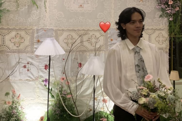 Nadin Amizah, Faishal Tanjung, Nadin Amizah dan Faishal Tanjung, Faishal Tanjung lamaran, lamaran Faishal Tanjung dan nadin amizah, lamaran nadin amizah, nadin amizah faishal tanjung, nadin amizah dan faishal tanjung, faishal tanjung pacar nadin amizah, Nadin Amizah dan Faishal Tanjung Lamaran, Tampil dengan Nuansa Vintage