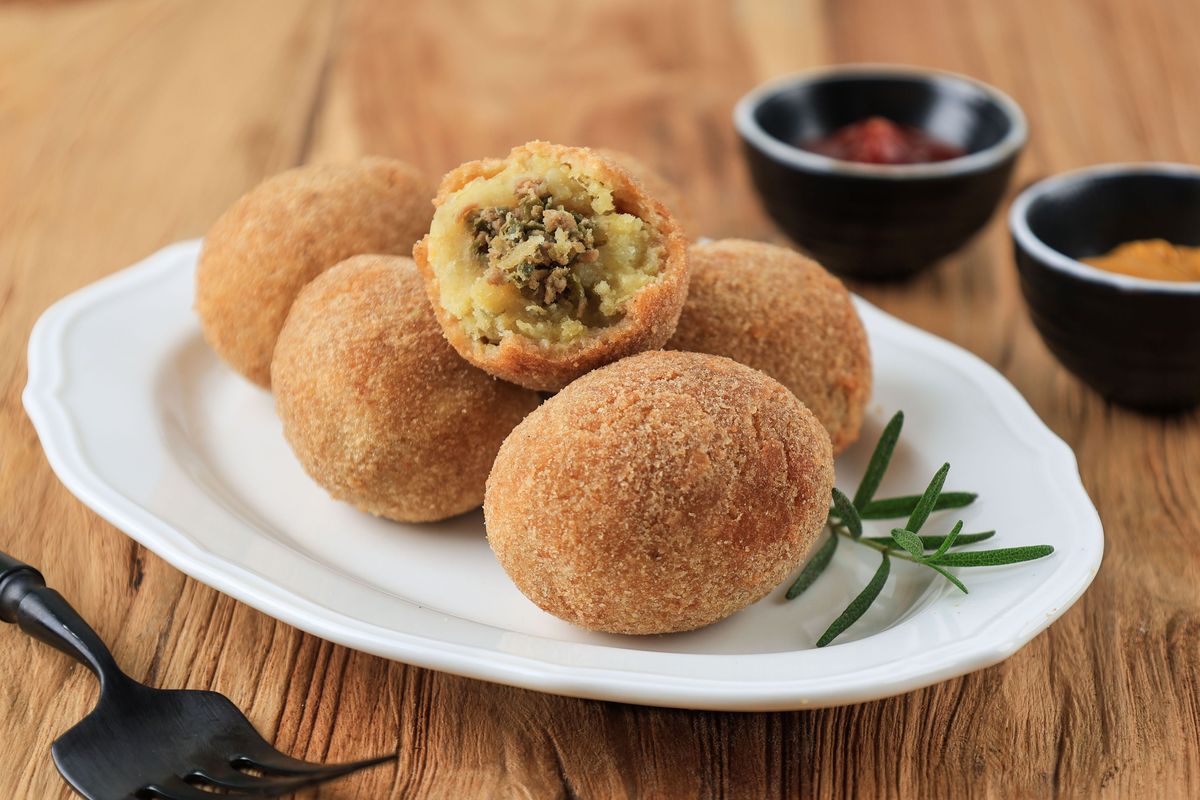 kroket kentang, resep kroket kentang, kroket kentang ayam, kroket kentang tidak hancur, kroket kentang lembut, Resep Kroket Kentang 500 Gram, Tak Mudah Hancur dan Tetap Lembut!, Bahan kentang, Bahan isi kroket, Bahan pelapis, 1. Buat isian kroket, 2. Olah kentang, 3. Buat adonan kroket, 4. Diamkan adonan kroket, 5. Goreng kroket