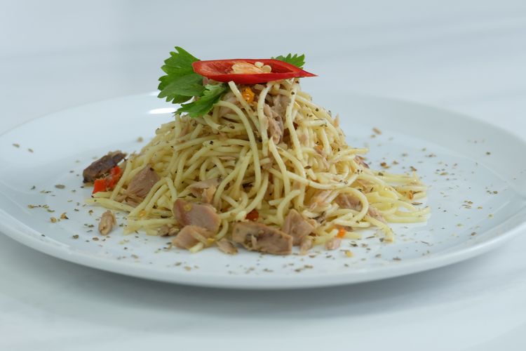 Nino Fernandez, resep spaghetti aglio olio, resep spaghetti aglio olio pedas, resep spaghetti aglio olio udang, resep spaghetti aglio olio rumahan, Nino Fernandez Bagi Resep Spaghetti Favoritnya, Pakai Bahan Simpel
