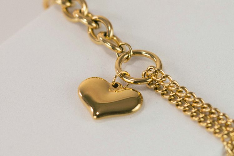 perhiasan emas, gelang emas, Charm Bracelet, chain bracelet, bangle bracelet, cuff bracelet, tennis bracelet, model gelang emas untuk sehari hari, gelang emas untuk sehari hari, jenis gelang emas, 5 Rekomendasi Model Gelang Emas untuk Sehari-hari, Timeless dan Stylish, 1. Chain bracelet, 2. Gold Bangle, 3. Cuff bracelet, 4. Tennis bracelet, 5. Charm bracelet