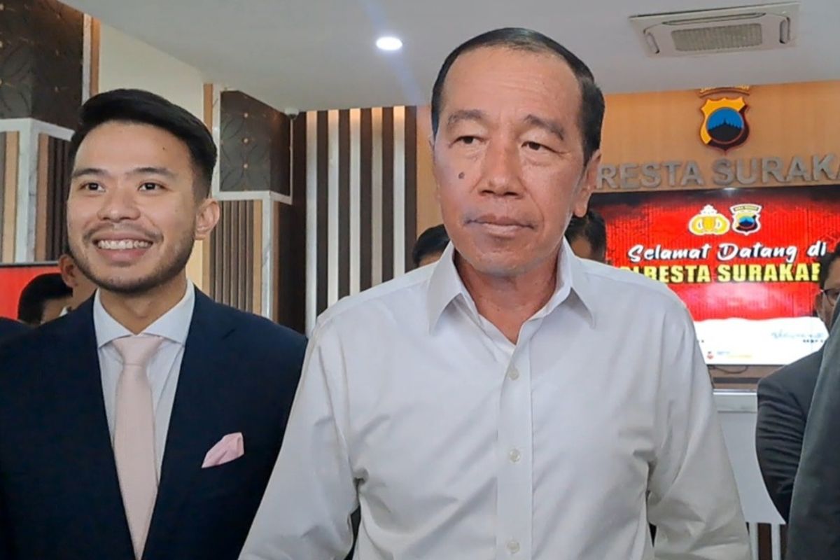 Jokowi, Polresta Solo, ijazah Jokowi, ijazah jokowi, kasus ijazah Jokowi, ijazah asli jokowi, Diperiksa di Polresta Solo, Jokowi Dicecar 45 Pertanyaan soal Ijazah hingga Dosen Pembimbing