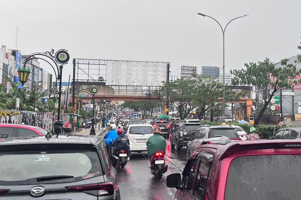 kemacetan, Margonda, rekayasa lalu lintas, Satlantas, Polres Metro Depok, exit tol, Simak Rekayasa Lalu Lintas di Exit Tol Margonda 1 pada Pagi Hari