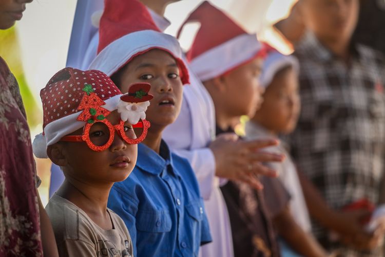 Natal, BERITA FOTO: Natal di Pengungsian, Beberapa kehilangan rumah, Mengaku bersyukur, Empati untuk masyarakat Kristiani, Salam natal dari Presiden