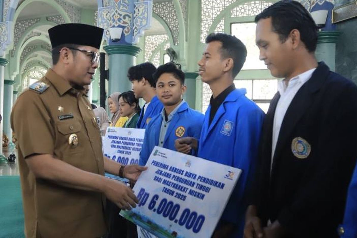 Pemkot Tangerang Buka Pendaftaran Bansos Mahasiswa Rp 6 Juta, Cek Syarat dan Cara Daftarnya, Sasaran Bansos Mahasiswa dari Pemkot Tangerang, Besaran Bansos Mahasiswa dari Pemkot Tangerang, Cara Daftar Bansos Mahasiswa dari Pemkot Tangerang, Syarat Pendaftaran Bansos Mahasiswa, Mengapa Program Ini Diberikan