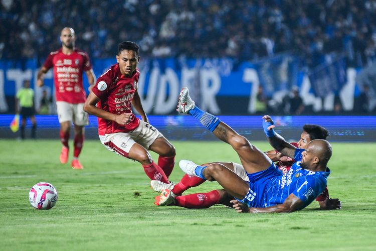Persib, Bali United, Dewa United, Liga 1 2024-2025, Persib Bandung, Bojan Hodak, Persib Bandung vs Bali United, Jadwal Persib Bandung Vs Bali United, Tekanan Wajib Menang Maung