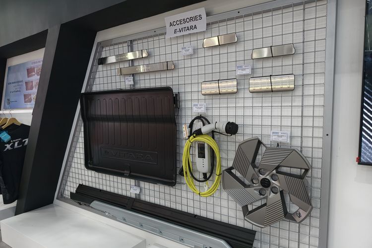 mobil listrik, Suzuki, aksesoris, eVitara, Lihat Aksesoris Suzuki eVitara di IIMS 2026, mulai Rp 900.000