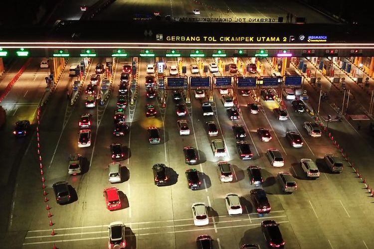 volume lalu lintas, gerbang tol, Arus Balik Lebaran: Volume Lalu Lintas di Tol Masih Meningkat