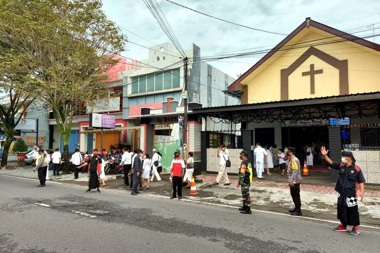 Pecalang Bali, pecalang Bali, pecalang adalah, pecalang bali, pecalang bali adalah, Apa yang dimaksud dengan pecalang, siapa yang membayar pecalang, bagaimana cara memilih pecalang, tugas pecalang adalah, Apa Itu Pecalang? Mengenal Penjaga Keamanan Adat Bali dan Tugasnya, Apa itu pecalang Bali?, Tugas pecalang di Bali, Syarat menjadi pecalang, Proses memilih pecalang, Berapa gaji pecalang?, Simbol toleransi dan gotong royong