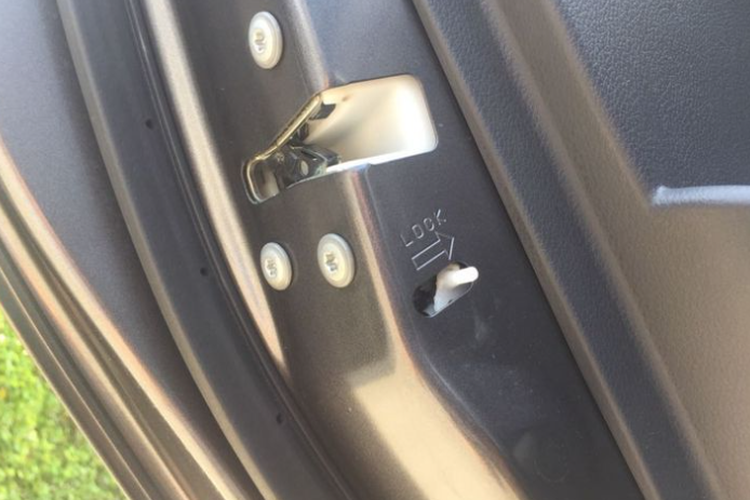child lock, otomotif, tips mobil, Tips and trick, tips otomotif, tips kendaraan, Penting, Pastikan Fitur Child Lock Tidak Aktif Saat Naik Taksi Online