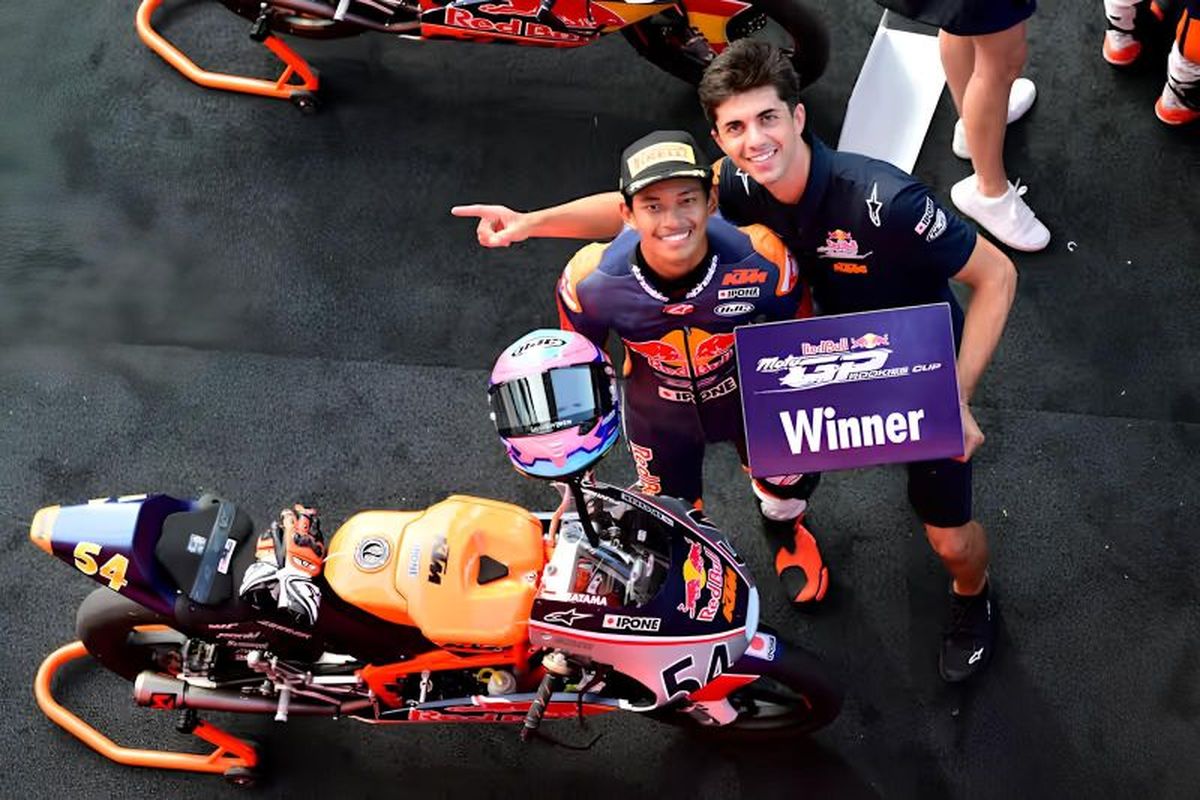 Veda Ega Pratama, Red Bull Rookies Cup 2025, red bull rookies cup 2025, hasil rbrc 2025, Hasil Race 2 Red Bull Rookies Cup Italia 2025, Veda Ega Menang Lagi!