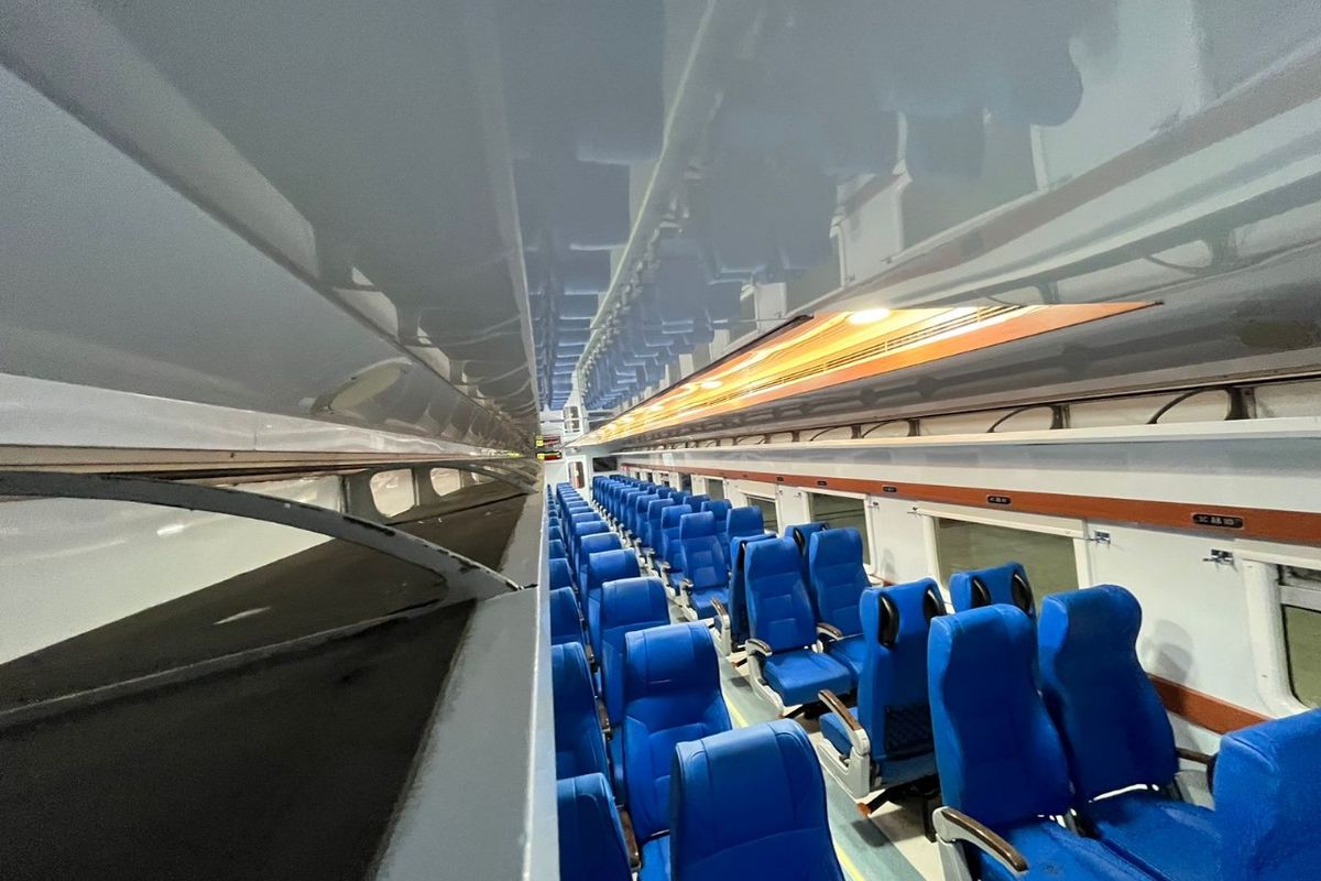 KA Blambangan Ekspres, Blambangan Ekspres, A Blambangan Ekspres: Kereta Terjauh di Indonesia yang Sajikan Panorama Terindah Pulau Jawa