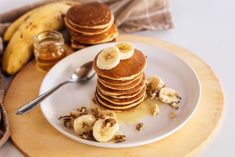 pisang, resep, Bolu pisang, Tips Mengolah Pisang Hampir Busuk Jadi Bolu dan Camilan yang Lezat, 1. Bolu pisang kukus sederhana, 2. Bolu pisang panggang klasik, 3. Bolu pisang cokelat kukus, 4. Panekuk pisang, 5. Es krim pisang, 6. Barongko khas Bugis