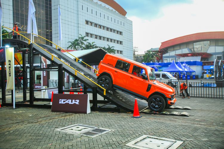 Tommy Djoyodikromo, SUV elektrik, IIMS 2026, iCar V23, Rasakan Sensasi iCAR V23 di iCAR Adventure Park IIMS 2026