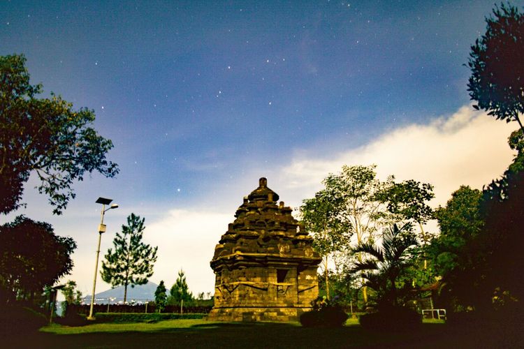 Wisata Magelang, wisata alam magelang, Destinasi wisata Magelang, tempat wisata magelang, 20 Tempat Wisata di Magelang yang Lagi Hits 2025, Wajib Dikunjungi, 1. Candi Borobudur, 2. Museum Jenderal Sudirman, 3. Museum Diponegoro, 4. Museum Wayang, 5. Candi Pawon, 6. Candi Mendut, 7. Museum Karmawibhangga, 8. Candi Selogriyo, 9. Air Terjun Kedung Kayang, 10. Air Terjun Sekarlangit, 11. Silancur Highland, 12. Hutan Pinus Kragilan, 13. Bukit Grenden, 14. Air Terjun Watu Tlatar, 15. Bukit Dagi, 16. Camera House Borobudur, 17. Bukit Rhema, 18. Wisata Getek Balong, 19. Punthuk Mongkrong, 20. Air Terjun Grenjengan Kembar