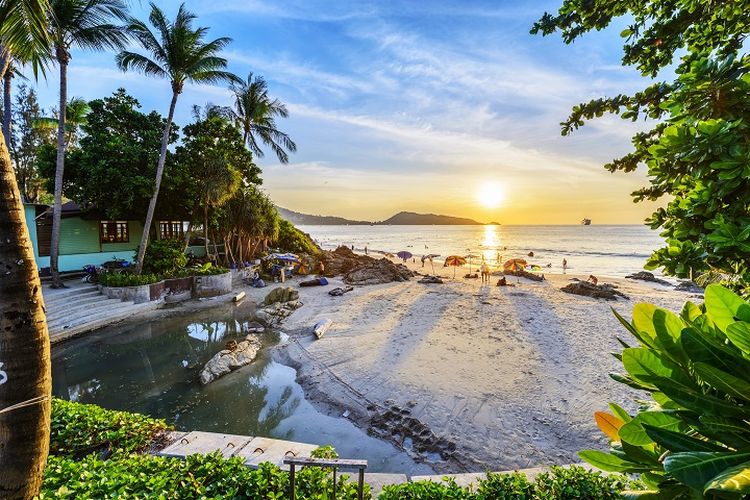 Thailand, Liburan ke Thailand 2026, Siap-siap Biaya Bandara dan Pajak Turis Naik, 1. Kenaikan Biaya Bandara Internasional, 2. Biaya Penumpang Penerbangan, 3. Pajak Turis Baru, 4. Total Biaya Tambahan, 5. Alasan Perubahan