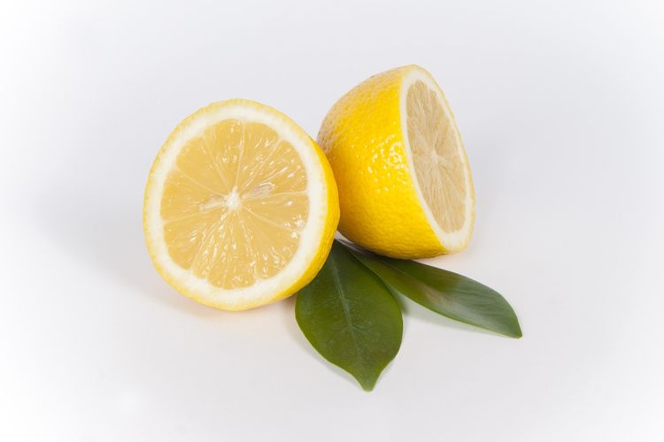 Lalat buah, lalat buah, cara mengusir lalat buah, cara mengusir lalat buah secara alami, Cara Usir Lalat Buah di Dapur Pakai Bahan Alami, 1. Perangkap cuka apel, 2. Perangkap buah dan kerucut kertas, 3. Campuran cuka dan gula, 4. Tanaman aromatik pengusir lalat, 5. Minyak esensial, 6. Jaga kebersihan dapur, 7. Gunakan lemon panggang, 8. Sedot dengan vacuum cleaner, 9. Bersihkan saluran air, 10. Perangkap botol plastik bekas