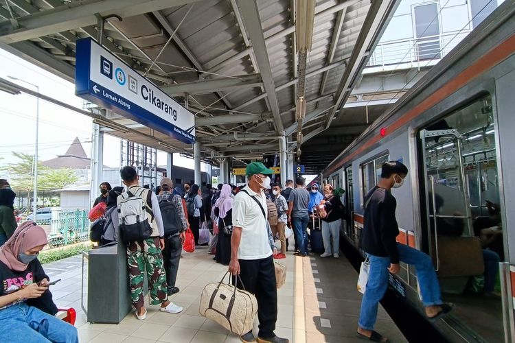 jadwal krl tanah abang cikarang, jadwal krl tanah abang cikarang jam berapa, kereta tanah abang cikarang jam berapa, kereta tanah abang cikarang terakhir jam berapa, kereta tanah abang cikarang sampai jam berapa, jadwal kereta tanah abang cikarang, jadwal krl tanah abang cikarang hari ini, Jadwal KRL Tanah Abang-Cikarang Hari Ini, Terakhir 23.47 WIB