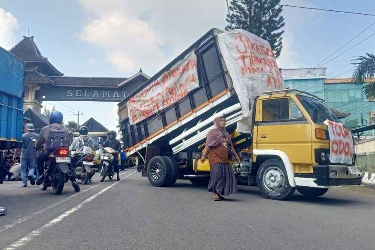 truk ODOL, kendaraan niaga, sopir truk, Truk ODOL, truk Over Dimension and Over Loading, Akar Masalah Truk ODOL di Indonesia