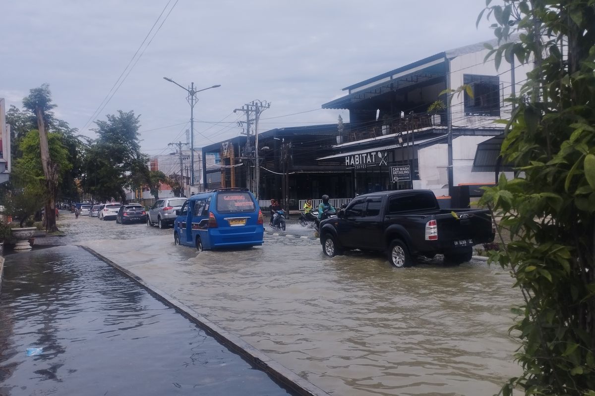 Medan, banjir, banjir Medan, banjir di medan, banjir di medan hari ini, banjir medan masalah drainase, banjir di medan masalah drainase, banjir medan hari ini, Banjir Rendam Lima Kecamatan di Medan, Ratusan Rumah dan Ribuan Jiwa Terdampak, Medan Maimun Terdampak Paling Parah, Medan Johor, Polonia, dan Labuhan Juga Terendam, BPBD: Data Masih Sementara, Penanganan Terus Berjalan, Pemerintah Terus Lakukan Pemantauan