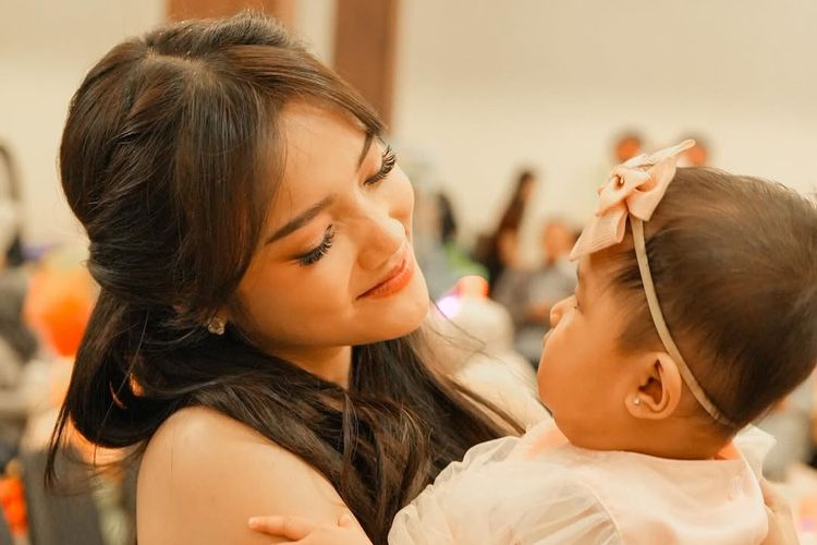Fuji An, Gala Sky, Fujianti Utami Putri, Fuji, makeup fuji, gaya fuji an, ulang tahun gala sky ardiansyah, pesta ulang tahun gala sky, Fuji Makeup ala Barbie di Pesta Ulang Tahun Gala Sky
