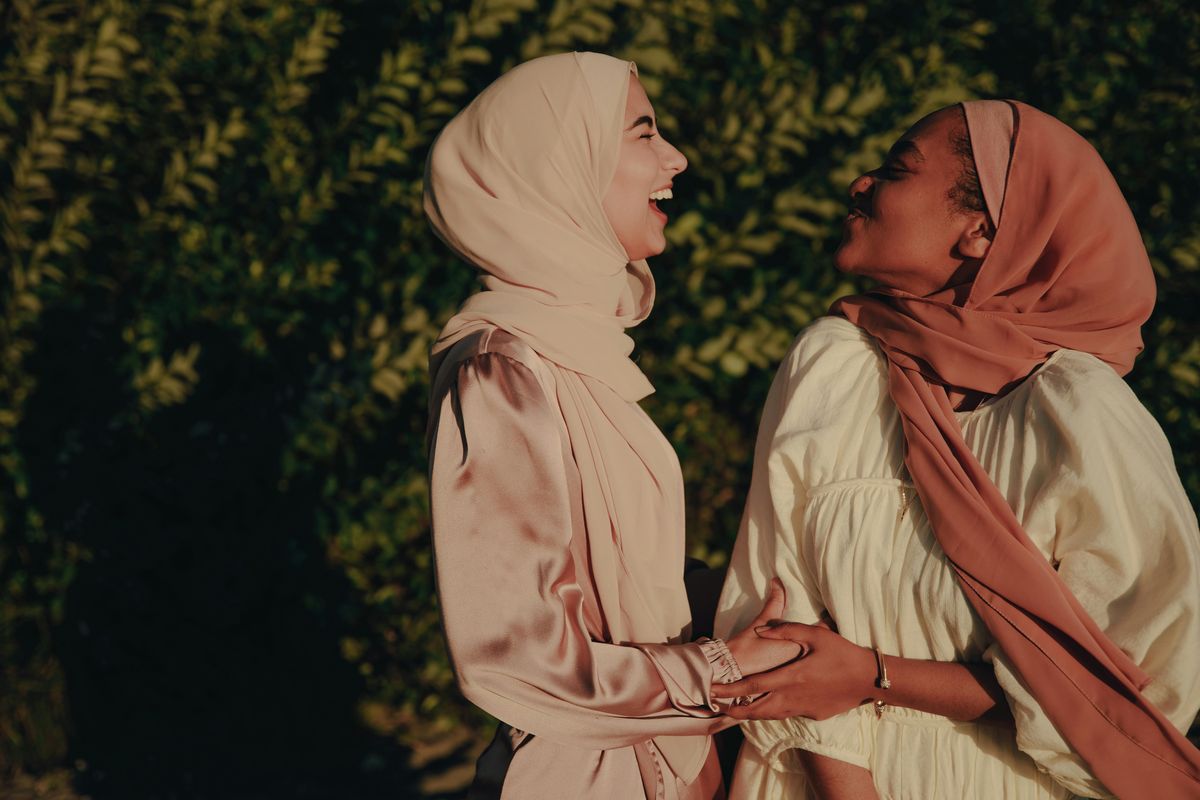 baju Lebaran, burgundy, tren baju lebaran, Tren Baju Lebaran 2025, baju lebaran 2025, baju berbordir, tren baju lebaran 2025 apa, 3 Tren Baju Lebaran 2025, Elegan dan Modern