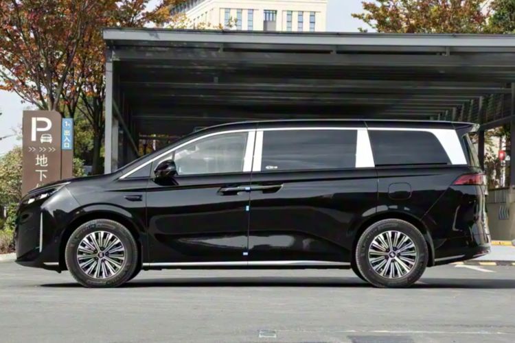 MPV Hybrid, Kecelakaan Kereta, Palang Pintu, Jaecoo J5 EV, palang pintu, Populer Otomotif, artikel terpopuler, kecelakaan kereta, JAECOO J5 EV, Honda WN7, wuling darion, BYD Luncurkan MPV Hybrid M9, Wuling Darion Meluncur