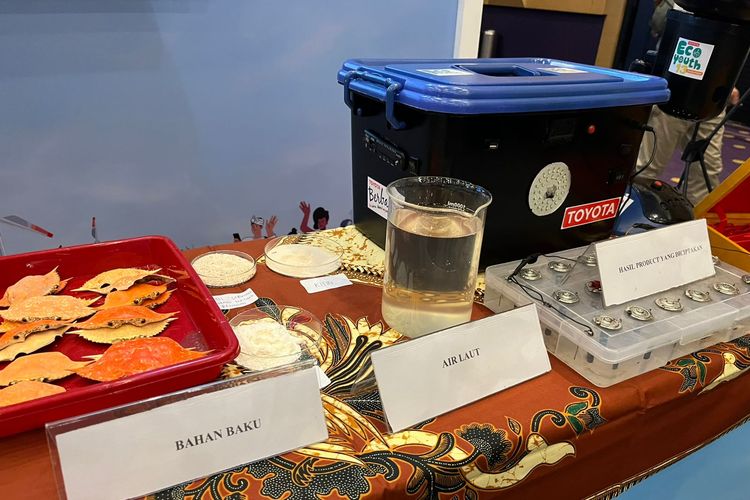 Toyota Eco Youth, Energi ramah lingkungan, inovasi siswa SMA, limbah cangkang kepiting, Inovasi Energi Ramah Lingkungan dari Limbah Kepiting, Inovasi Cerdas Meraih Penghargaan, Permasalahan Energi di Kalangan Nelayan, Proses Pengolahan Limbah Menjadi Energi, Dampak Positif dari Inovasi