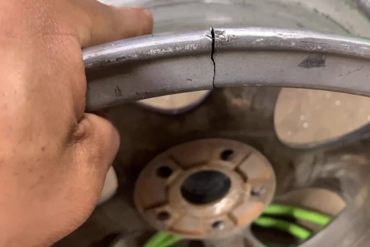 pelek, Pelek Penyok Usai Hantam Lubang Belum Tentu Jelek, Ini Penjelasannya