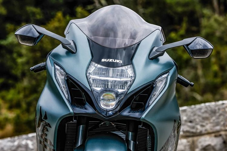 suzuki motor, hayabusa, Suzuki Hayabusa, suzuki hayabusa 2025, Suzuki Hayabusa 2025: Legenda Kecepatan yang Masih Brutal, Desain Aerodinamis, Mesin Brutal, Kabin Digital, Spesifikasi Suzuki Hayabusa 2025