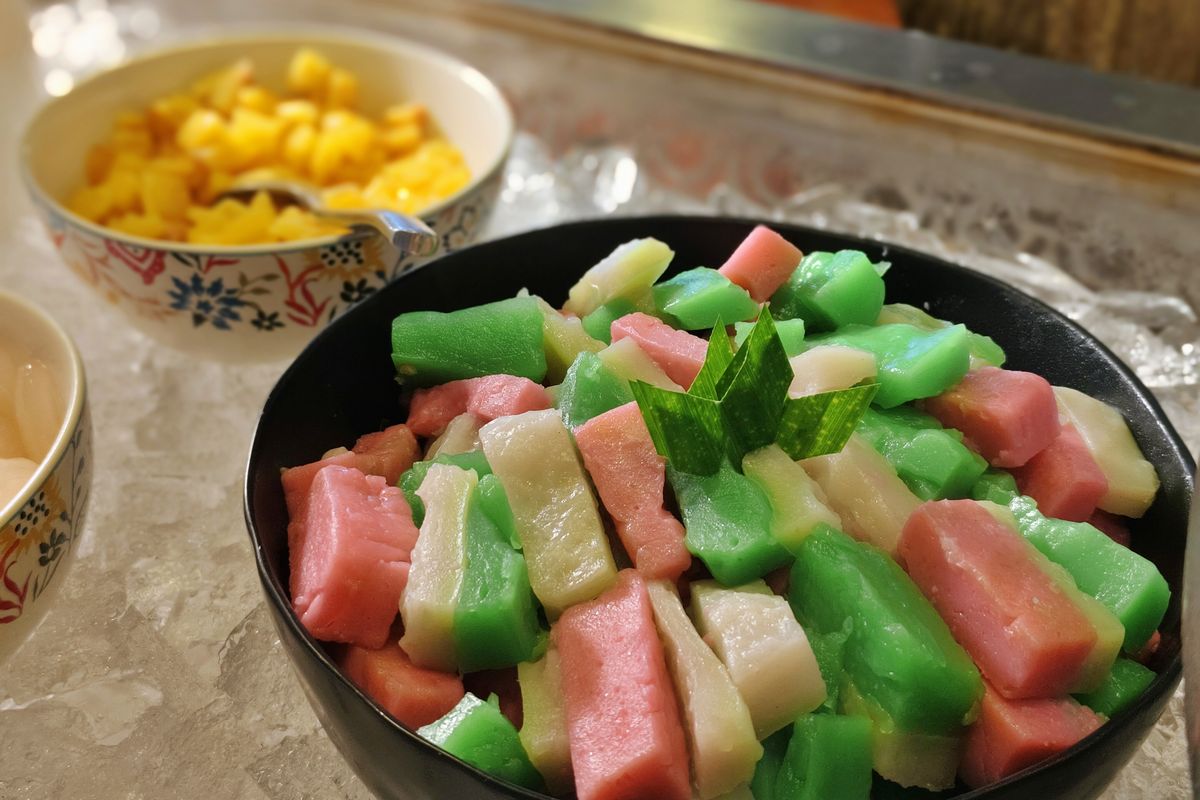 menu takjil kekinian, Kumpulan Takjil Kekinian Lengkap dengan Resep, Mudah Dibuat di Rumah, 1. Baso mochi, 2. Donas malas, 3. Bolu pisang goreng, 4. Es cincau, 5. Risol mayo, 6. Tahu goreng isi, 7. Salad buah