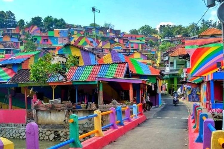 Semarang, Liburan ke Semarang, 6 Lokasi Ikonik untuk Wisata Sejarah dan Foto, 1. Museum Mandala Bhakti, 2. Kampung Pelangi, 3. Lawang Sewu, 4. Gereja Katedral Santa Perawan Maria Ratu Rosario Suci, 5. Kelenteng Sam Poo Kong, 6. Kota Lama Semarang