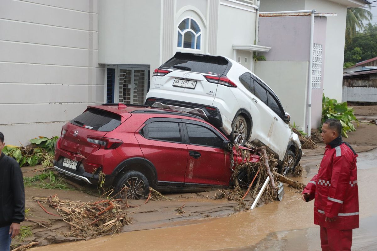 banjir sumbar, banjir padang, longsor sumbar, banjir sumbar 2025, banjir sumbar hari ini, Pemprov Sumbar Liburkan Aktivitas Belajar di Sekolah Imbas Banjir dan Longsor