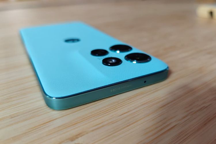 Smartphone, Lenovo, Motorola, Motorola Edge 60 Neo, Moto Edge 60 Neo, spesifikasi Motorola Edge 60 Neo, spesifikasi Moto Edge 60 Neo, Hands-on Motorola Edge 60 Neo di Jerman, HP Compact yang Pas di Tangan, HP compact, nyaman digenggam, Desain punggung yang familier, Frame yang serasi, Spesifikasi Moto Edge 60 Neo