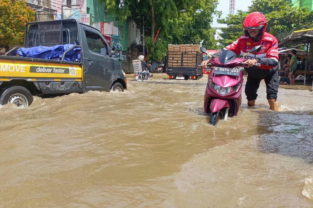 mobil menerobos banjir, Kerusakan Mobil menerobos banjir, mobil tak bisa lewat banjir, Ini Kerusakan Paling Fatal Ketika Mobil Dipaksa Menerobos Banjir