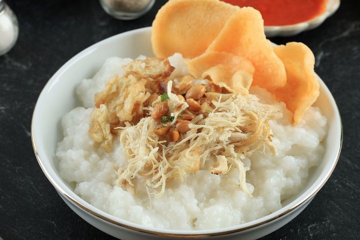 Bubur Suro, bubur suro, bubur Suro, resep bubur Suro, cara membuat bubur Suro, bahan bubur Suro, Cara membuat bubur Suro, resep bubur suro, cara membuat bubur suro, bubur suro khas tahun baru islam, Resep Bubur Suro Sederhana, Sajian Khas Tahun Baru Islam, Bahan untuk membuat bubur, Bahan untuk membuat kering tempe, Bahan untuk membuat telur dadar, Proses membuat bubur, Memasak kering tempe, Membuat telur dadar, Penyajian bubur Suro
