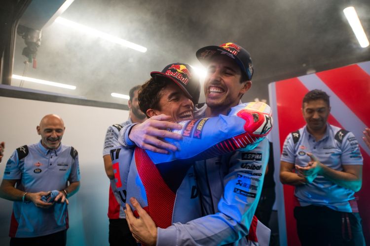 MotoGP, MotoGP 2026, Marc Marquez, pebalap motogp, ducati, Marc Marquez Khawatirkan Adiknya Bisa Jadi Ancaman Besar