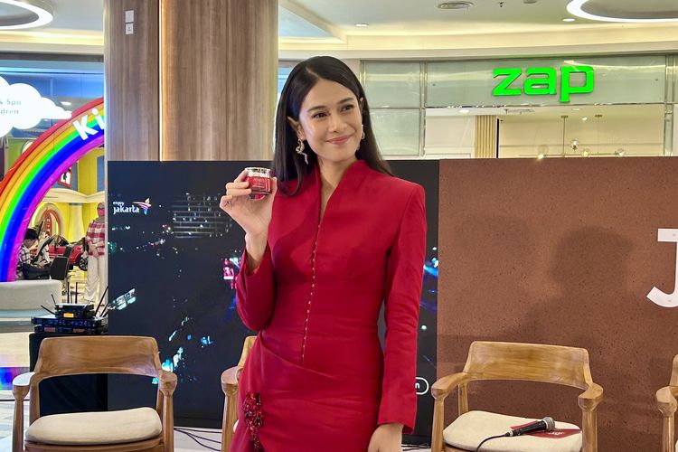 Dian Sastrowardoyo, Dian Sastro, cerita Dian Sastro wujudkan mimpinya, Dian Sastro berani mewujudkan mimpi di usia 41 tahun, Cerita Dian Sastro Berani Wujudkan Mimpi yang Tertunda di Usia 41 Tahun, Tak ada kata terlambat untuk wujudkan mimpi, Belajar dewasa lewat usaha yang dibangun sendiri, Berani memaksa diri untuk memulai, Pesan untuk perempuan yang ingin mulai di usia 40-an