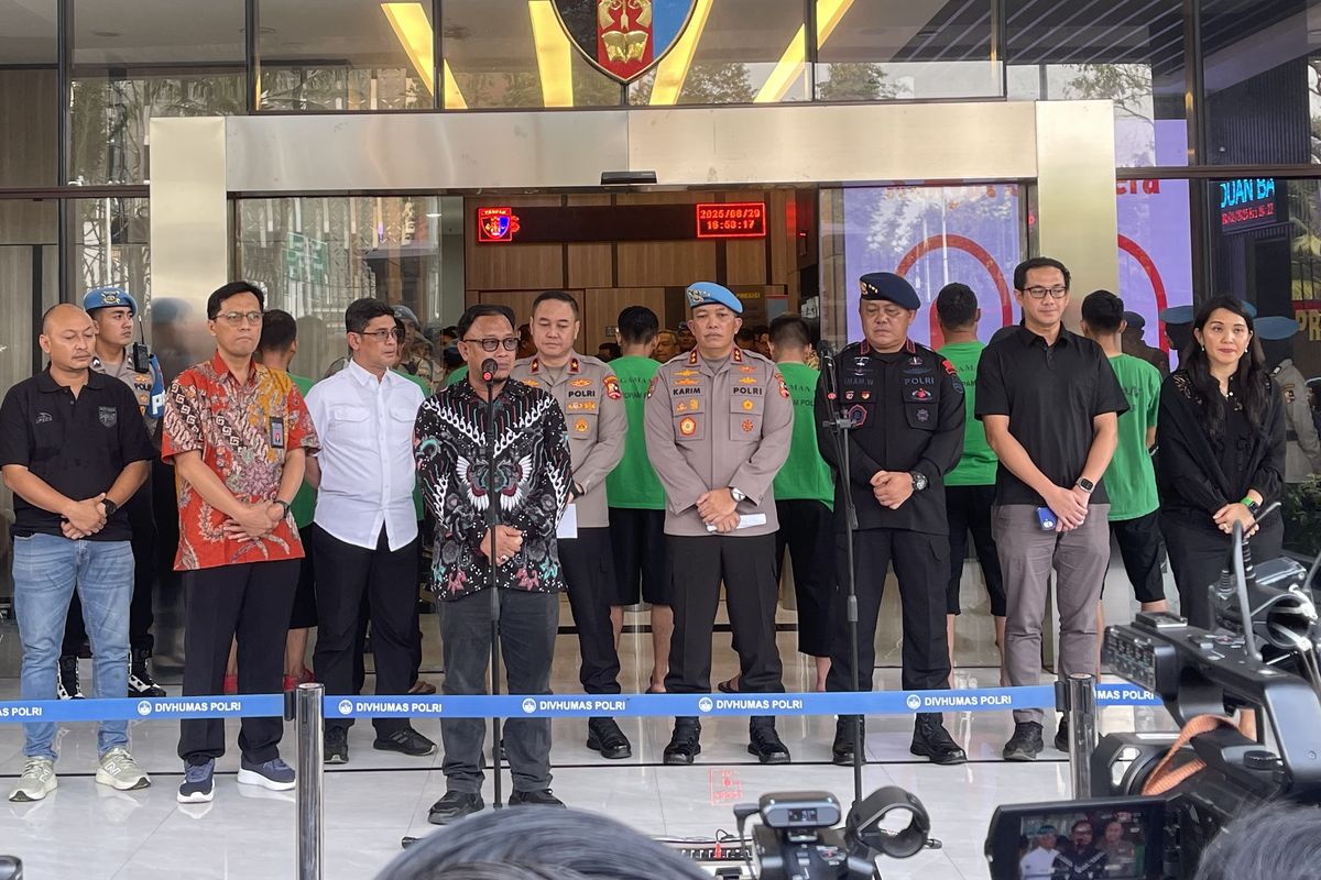 Polda Metro Jaya, Propam Polri, Rantis Brimob, affan kurniawan, rantis brimob lidas ojol, Ada 7 Anggota Brimob di Kendaraan Rantis yang Melindas Affan Kurniawan, Siapa Pengemudinya?, Nama Bripka R Disebut Jadi Pengemudi Rantis Brimob, Penyidik Propam Polri Ungkap Pernyataan Pelaku, 7 Oknum Brimob Telah Dijatuhi Sanksi Patsus, Belum Ada Penetapan Status Tersangka
