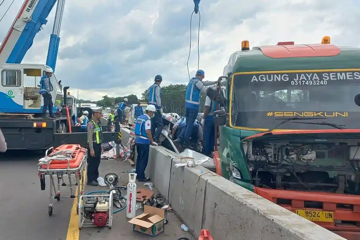 Kecelakaan, Kronologi Kecelakaan Tol Batang, Bermula dari Truk Alami Gangguan Kemudi