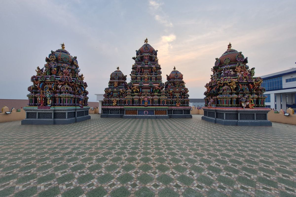 Murugan Temple, kuil murugan kalideres, kuil hindu murugan jakarta, kuil murugan di jakarta, kuil murugan jakarta barat, Kuil Murugan Jakarta, Hasil Dedikasi Seniman India yang Bekerja Sukarela