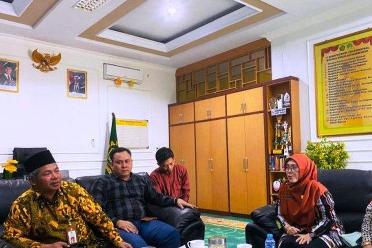 MAN 1 Tegal, baju renang, man 1 tegal babakan, MAN 1 Tegal keluarkan siswi karena baju renang, MAN 1 Tegal Bantah Keluarkan Siswi Gara-gara Baju Renang, Sebut Masalah Kedisiplinan, Sekolah Sebut Siswi Terkena Masalah Kedisiplinan, Keputusan Sekolah Mengembalikan Siswi ke Orangtua, Tanggapan dari Kemenag Kabupaten Tegal, Orangtua Ungkap Kondisi Siswi, Berharap Ada Keadilan, FAI Menyayangkan Keputusan Pihak Sekolah