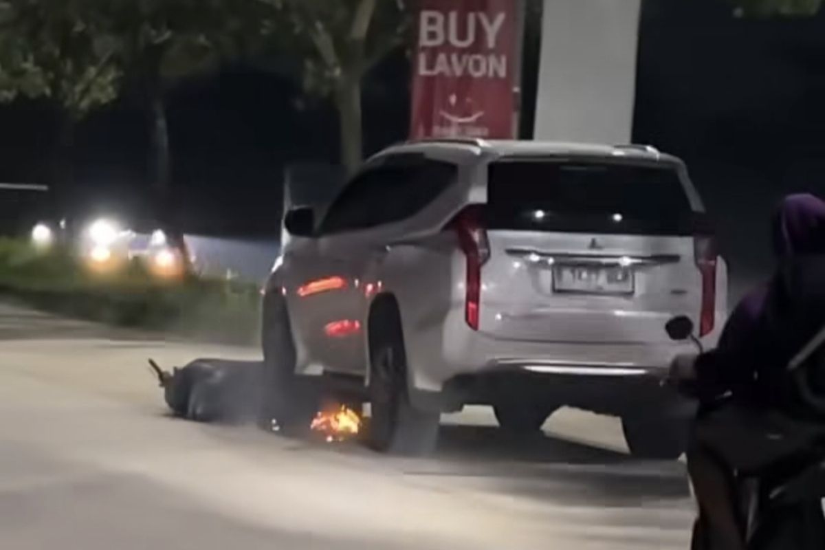 Tangerang, Pajero, pengemudi Pajero, tabrak motor, Kronologi WNA Pengemudi Pajero Seret Motor 5 Kilometer di Tangerang