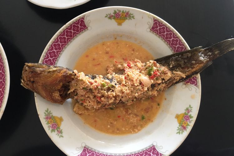 pecak lele, Resep Pecak Lele Khas Betawi, Gurih Asam dengan Kuah Santan Rempah